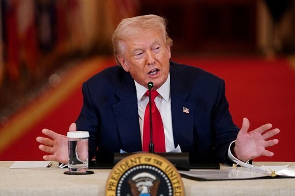 Тръмп заплаши Иран: „20 пъти по-силни удари“, ако блокира петрола през Ормуз