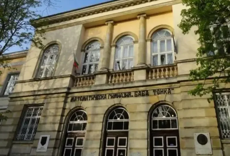 Криминалисти показаха на живо как се търсят следи: Ученици от МГ „Баба Тонка“ влязоха в света на разследването