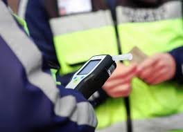 Шофьор на такси в Русе излъчва на живо как пие зад волана &ndash; над 2,5 промила и арест