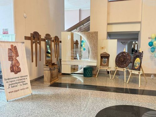 Русе събира млади майстори: 27 гимназисти от 9 града влизат в битка за мебели и дърворезба