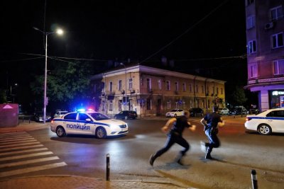 Екшън в Русе: Двама младежи влязоха в конфликт с полицията и опитаха да избягат
