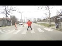 Русенка блокира автобус на бул. &bdquo;Тутракан&ldquo;: Иска спирката да се премести &bdquo;веднага&ldquo;