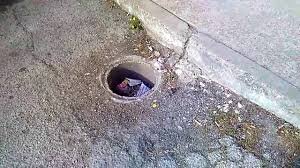 Опасна отворена шахта в &bdquo;Дружба 3&ldquo;: Риск за пешеходци и коли пред блок 47