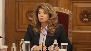 Президентът Йотова и КЗК обсъждат скока на цените на горивата