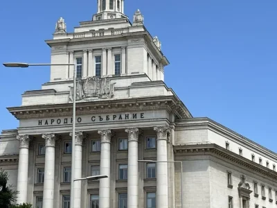 Парламентът събира властта за горивата: риск от недостиг заради блокадата на Ормузкия проток