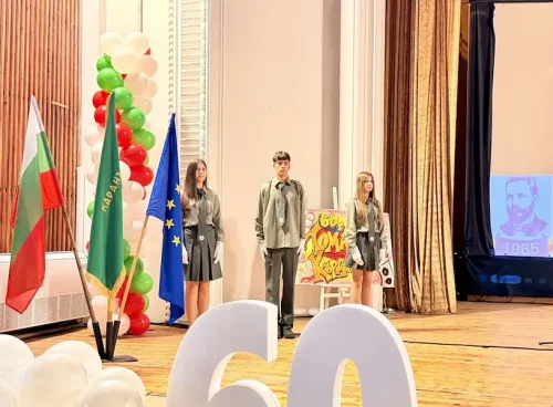 Зала &bdquo;Филхармония&ldquo; се изпълни за 60-годишнината на ОУ &bdquo;Тома Кърджиев&ldquo;