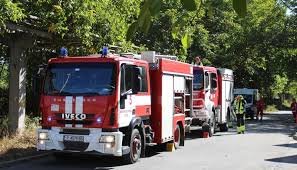 Късо съединение подпали покрива на къща в Две могили: Пожарът тръгна от тавана