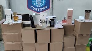 Фалшиви дрехи и парфюми за над 200 000 евро открити в автобус на Дунав мост 