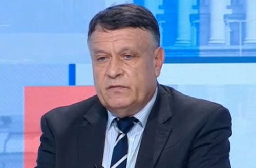 Готвят ли се да подведат Радев с министъра на образованието? Довчера целуваше ръка на Борисов, а днес се прави на &ldquo;прогресивен&rdquo;! (ВИДЕО)