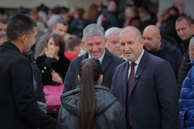 Румен Радев стартира предизборната си обиколка във Варна