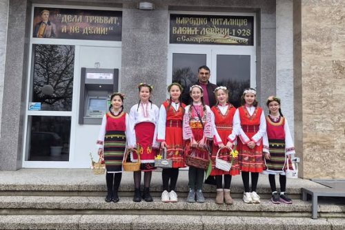 Лазарки огласиха с песни Сандрово: Старият български обичай оживя на Лазаровден