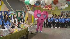 Ученици от СУ &bdquo;Васил Левски&ldquo; в Русе вдигат голям Великденски базар, събират средства за воден рехабилитационен център