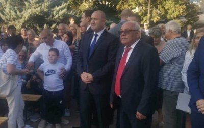 Румен Радев посети Карнобат: &bdquo;Ще изгоним крадците&ldquo; и ще проверяваме имоти и сметки