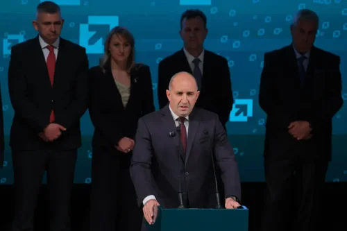 Румен Радев в Благоевград: Нагледахме се на управленци, които не смеят да защитават националните ни интереси навън