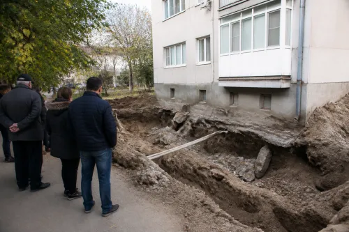 Жители в Русе искат проверка за изкоп до блок АОНСУ