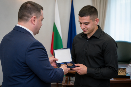 Пенчо Милков награди в Русе Хюсеин Хюсеин за два бронза