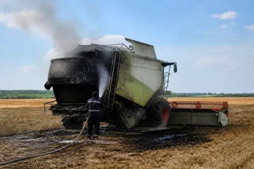 Комбайн „Клас“ се запали край Ветово, водачът го изгаси