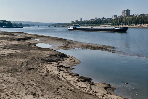 Дунав пада до -127 см при Русе и свива фарватера