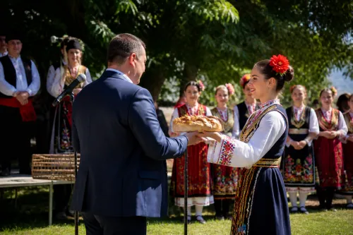 Пенчо Милков откри фолклорния фестивал в Просена