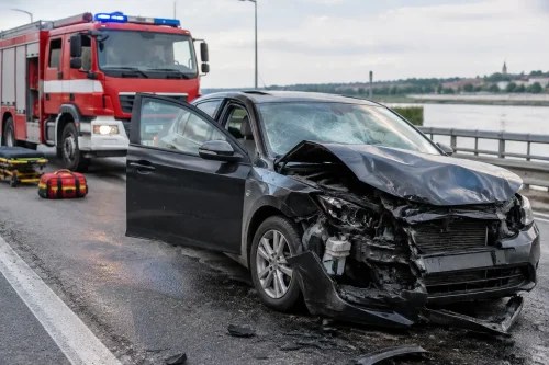 Двама пожарникари в Гюргево спасиха шофьор след катастрофа