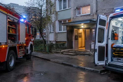 Пожарната в Русе отвори жилище за медиците след сигнал