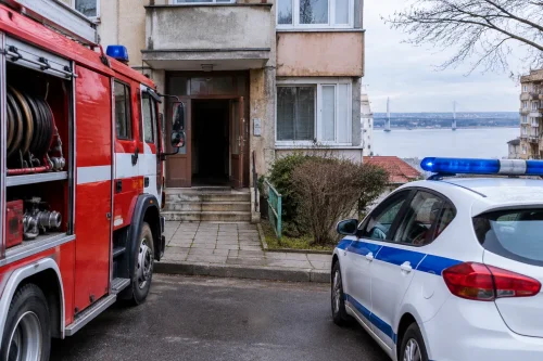Пожарна и полиция отключиха жилище на възрастна жена в Русе