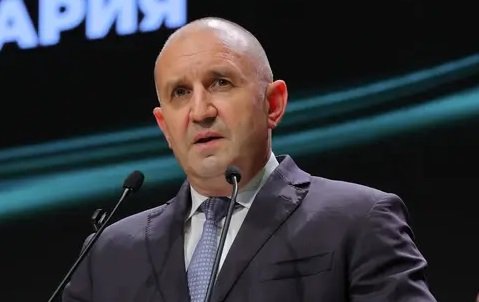 Радев на терен: Срещи с граждани в три ключови града (ВИДЕО)