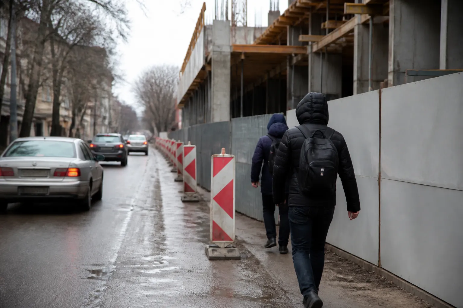 Строеж в Русе прати пешеходци на платното на ул. „Нови Сад“