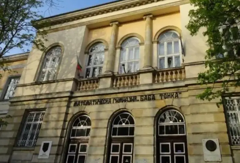 Криминалисти показаха на живо как се търсят следи: Ученици от МГ „Баба Тонка“ влязоха в света на разследването