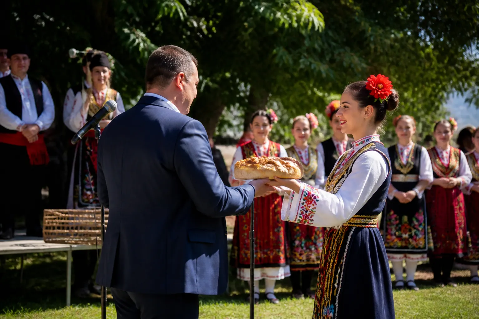 Пенчо Милков откри фолклорния фестивал в Просена