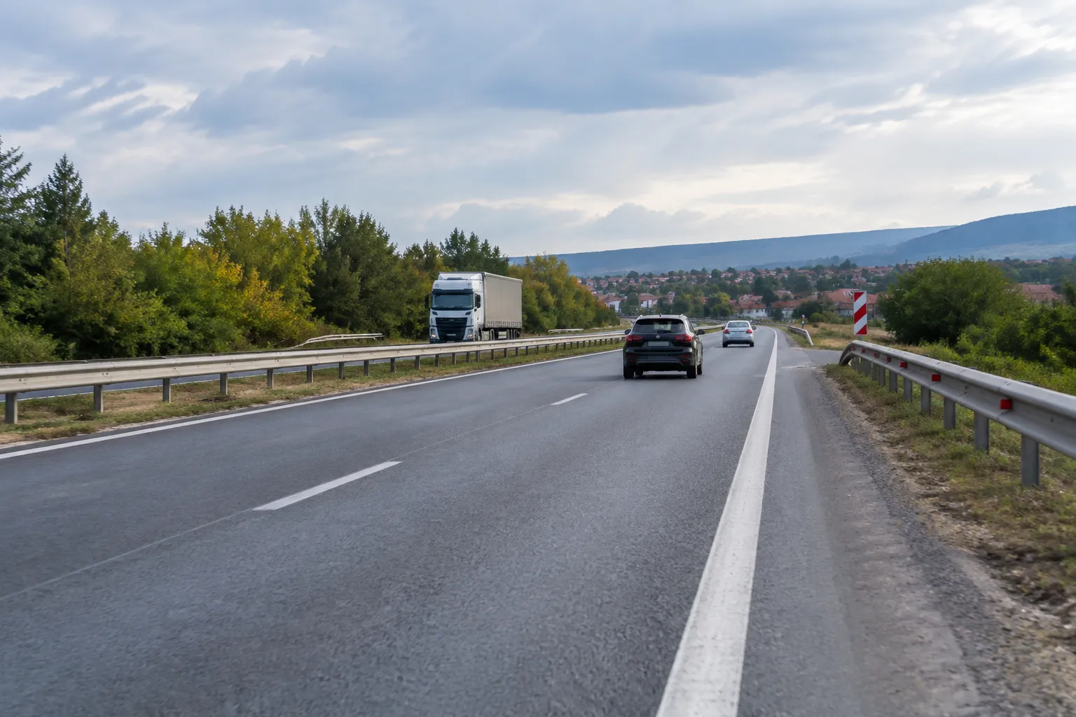 Възстановиха движението по път I-5 край Борово