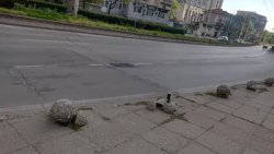 Спирка &bdquo;СБА&ldquo; в Русе се разпада: Пропаднала настилка и счупени ограничители застрашават чакащите