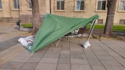 Вандали събориха шатра на „Прогресивна България“ в Русе: Полицията проверява записи от камери