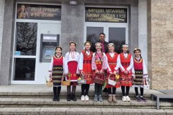 Лазарки огласиха с песни Сандрово: Старият български обичай оживя на Лазаровден