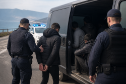 Гръцката полиция задържа българин край Аспровалта за превоз на мигранти