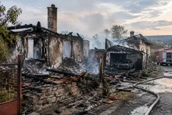Разследват умишлен палеж в Щръклево след два изгорели дома