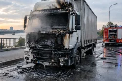 Късо съединение подпали камион в Русе, пожарът бе овладян