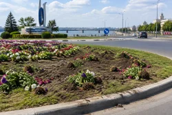 Община Гюргево: Изтръгнаха цветята на входа към Букурещ